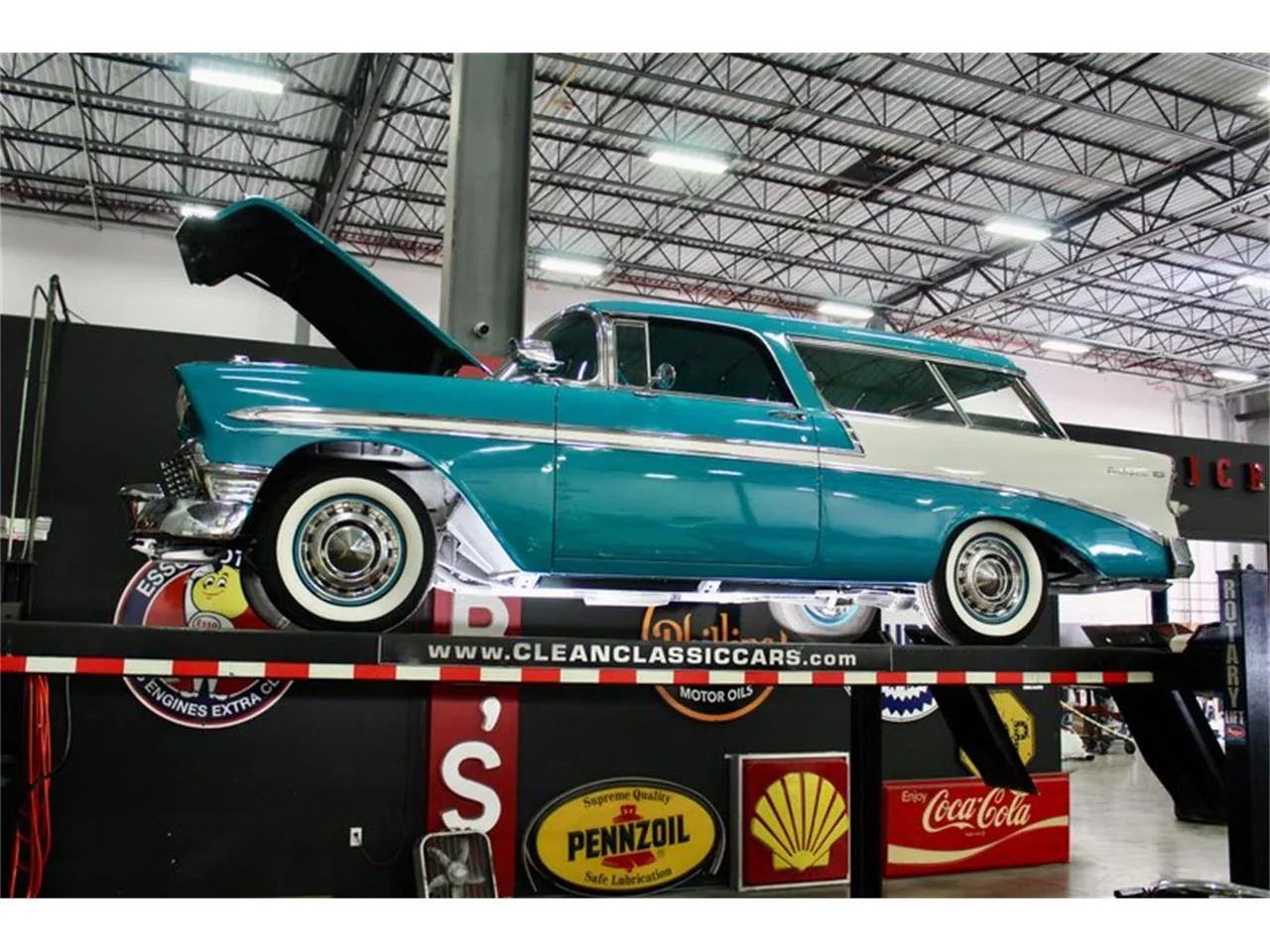 Chevrolet Bel Air 1957 deux-tons de trois quarts avant