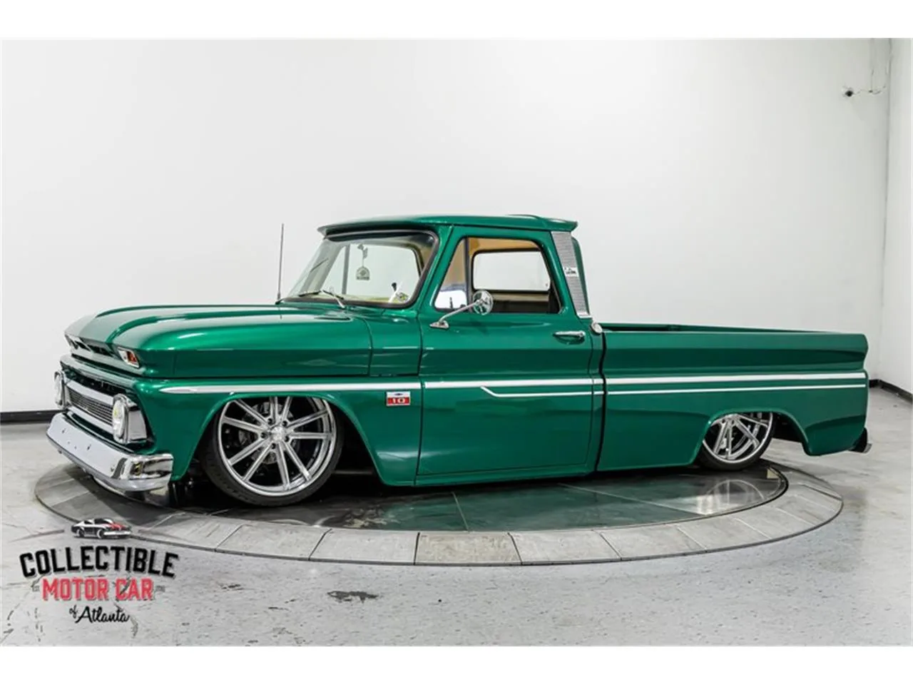 Chevrolet C10 Square Body de trois quarts avant
