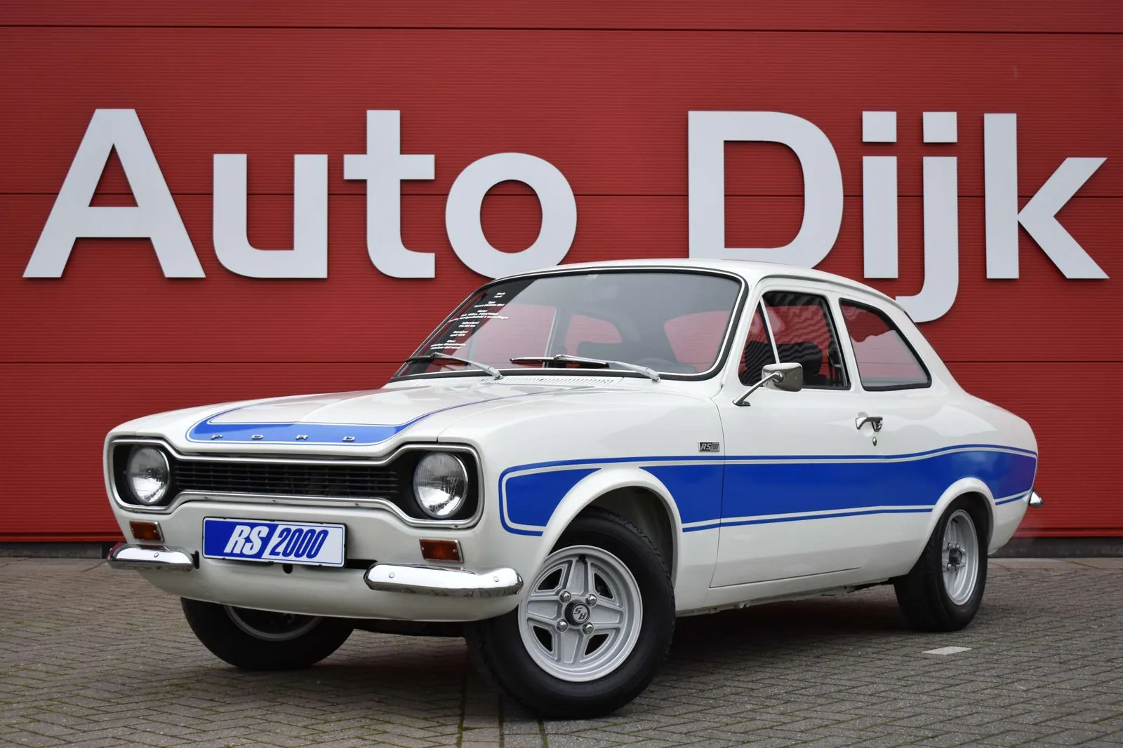 Ford Escort RS Cosworth de trois quarts avant