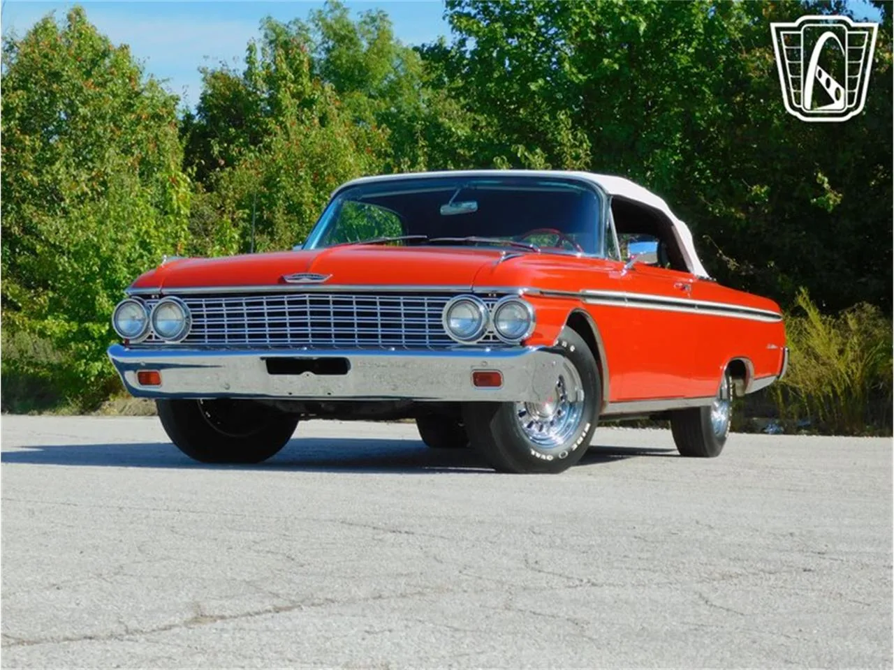 Ford Galaxie 500 XL coupé hardtop des années 60 de trois quarts avant