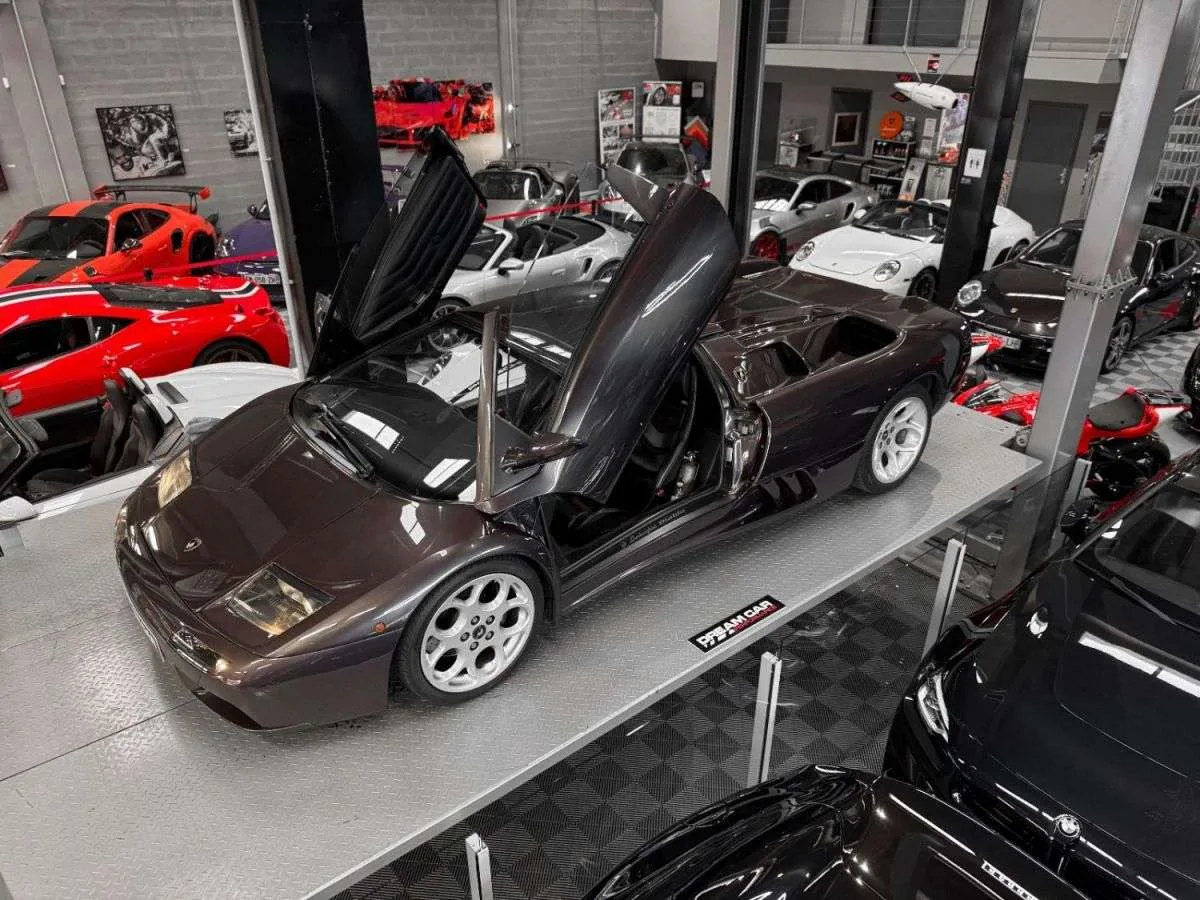 Lamborghini Diablo de trois quarts avant