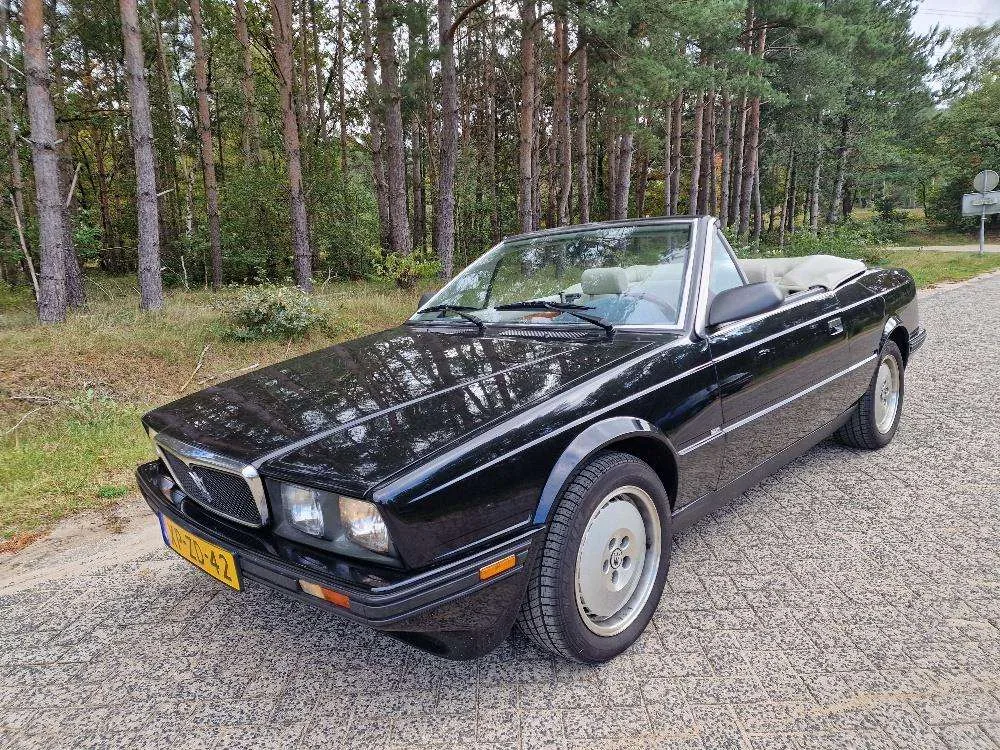 Maserati Biturbo de trois quarts avant
