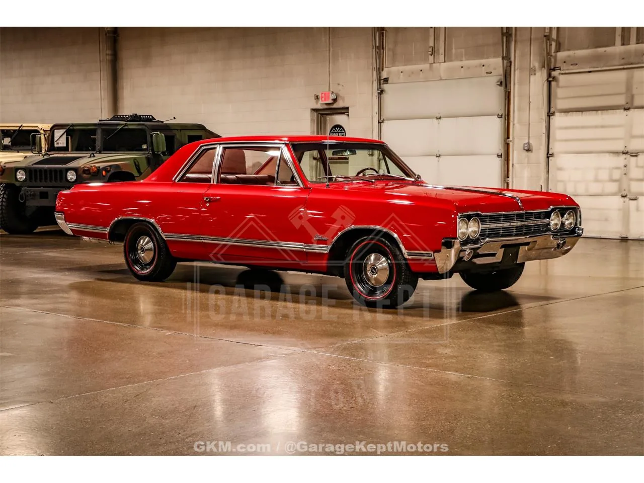 Oldsmobile Cutlass Supreme coupé 1972 de trois quarts avant