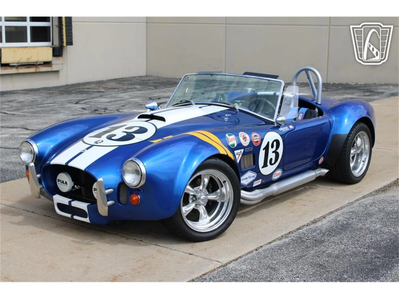 Shelby Cobra 427 roadster de trois quarts avant