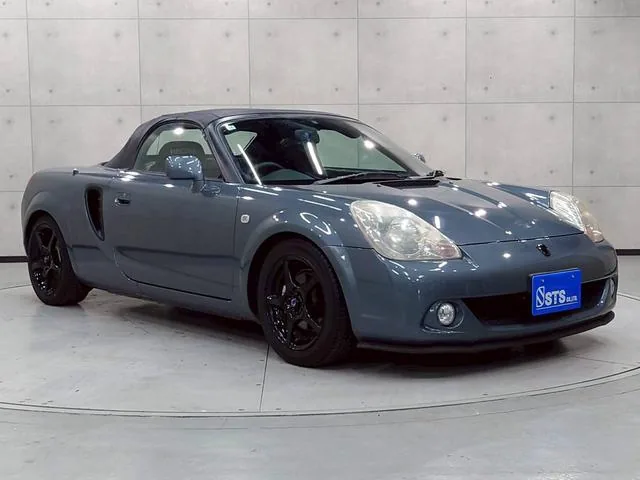 Toyota MR-S ZZW30 argentée de trois quarts avant, capote ouverte